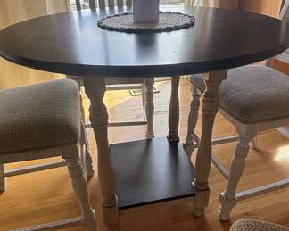Distressed Farmhouse Round Dining Table with Four Chairs