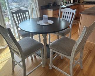 Distressed Farmhouse Round Dining Table with Four Chairs