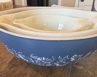 Pyrex "Colonial Mist" Cinderella Mixing Bowl Set