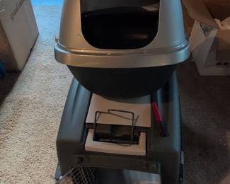 Petmate Hooded Litter Pan on Petmate Pet Carrier