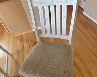 Distressed Farmhouse Round Dining Table with Four Chairs