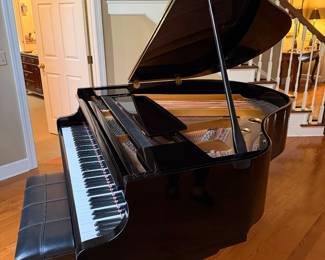 Baldwin 1995 C-142 beautiful tone 4’8 inches recently tuned high gloss finish this is immaculate and stunning in person