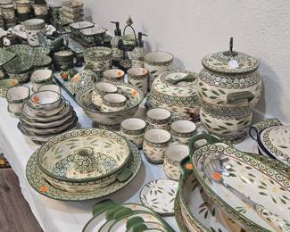 Old world temptations dinnerware