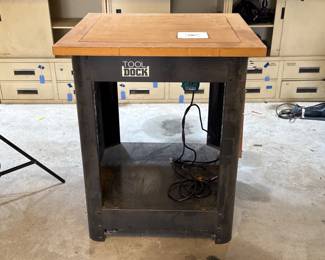 Tool Dock Router Table with Router