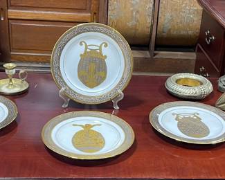 VICTORIAN LACE GOLD EMBELLISHED PLATES , BRASS DECOR, EGYPTIAN SITTING BASTET CAT BRONZE