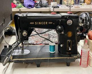 ANTIQUE SINGER SEWING MACHINE