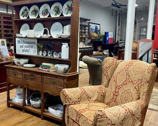 UPHOLSTERED ARM CHAIR