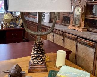 EARTHY RUSTIC LAMP, FROGS
