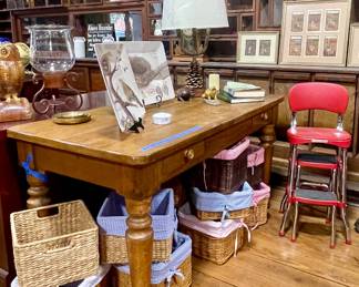 VINTAGE SOLID WOOD TABLE-LEG NEEDS REPAIR, COSCO KITCHEN STOOL, BASKETS