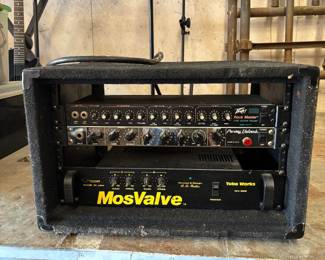 VINTAGE PEAVEY ROCKMASTER TUBE GUITAR PREAMP MOUNTED IN RACK ALONGSIDE A PEAVEY VALVERB & A TUBE WORKS MOS VALVE POWER AMPLIFIER