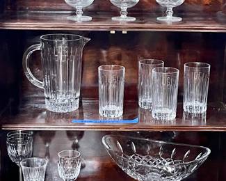 TIFFANY & CO ATLAS PITCHER (HAS SMALL CHIP) & 4 HIGHBALL GLASSES, CUT GLASS