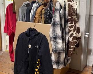 GREAT JACKETS & COATS INCLUDING NORTH FACE, KENNETH COLE, JACHS NEW YORK, RED HEAD, BAERSKIN TACTICAL, POWDER RIVER OUTFITTERS, PATAGONIA, ORVIS, ARIAT, JAGUAR