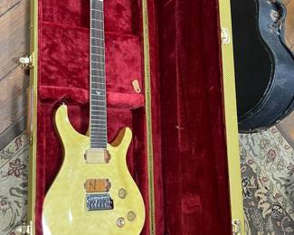 DILLION GUITAR-NEEDS REPAIR