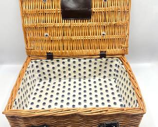 Crabtree & Evelyn Wicker Picnic Basket With Cotton Interior Lot #: 122