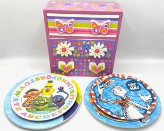 Bead Bazaar Happy Kid's Small Chest & 6 Melamine Plates: Cat In The Hat, Dora, Sesame Street & More Lot #: 127