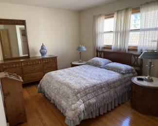 🛏️ Vintage Traditional Bedroom Set – Warm Wood Finish  Beautiful vintage bedroom set featuring classic traditional styling and solid wood construction. This coordinated set includes a bed with an elegant carved headboard, a long dresser with mirror, and a matching nightstand.  The warm medium-tone wood finish highlights the natural grain and craftsmanship, while the dresser offers generous storage with multiple drawers and a framed mirror. The nightstand features a unique curved front design, adding character and functionality to the space.  Also included are two coordinating table lamps that complement the set’s timeless look.  Perfect for those who appreciate quality vintage furniture or are looking to furnish a bedroom with classic charm.  Includes: Bed frame (headboard)) Dresser with mirror. Set includes dresser, end tables and headboard only. Condition:  Good vintage condition with light wear consistent with age. All pieces are sturdy and well maintained.  Priced at $1000 for set