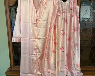 Nice never worn ladies lingerie set (xl)