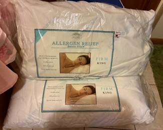 Pair of king sized pillows, never used