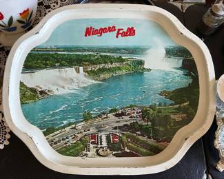 Wonderful tray of a scenic wonderland good condition