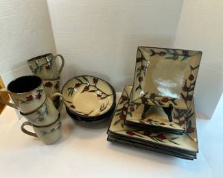 Brand New Mikasa Gourmet Basics Place Setting Of Four With Six Mugs