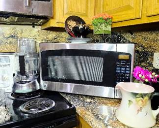 GE Microwave and Kitchen Appliances
