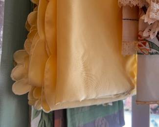 Easter Tablecloths / Linens