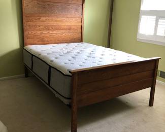 Oak Queen Bed
