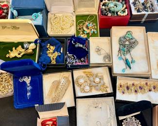 Miscellaneous Jewelry / lower value 