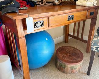 Small Dssk Mission Style