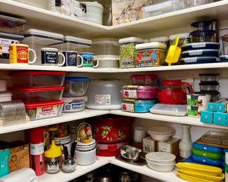 Full pantry with great storage.