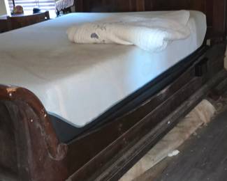 Queen Size Sleigh Bed