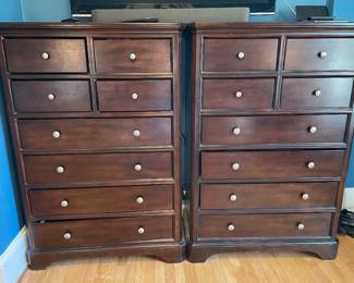 2 large chest of drawers