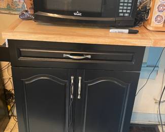Kitchen Cabinet & Microwave Oven
