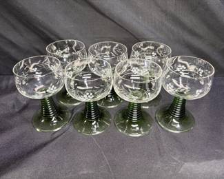  7 Roemer Etched Grape Leaf Green Beehive Stems