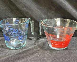 2 VTG Pyrex Glass Measuring Cups