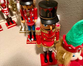Many Nutcrackers 