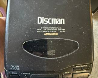 Sony Discman D-33 Mega Bass Portable CD Player