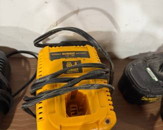DEWALT DC9310 7.2V-18V NiCd/NiMH/Li-Ion Fast Charger