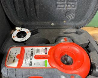 Black & Decker BullsEye Laser Level Stud Finder BDL100S