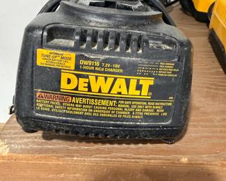 DEWALT DW9116 7.2V-18V 1-Hour NiCd Charger