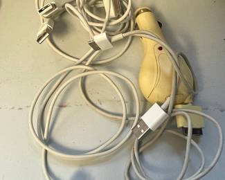 Apple 30-pin to USB Car Charger with Multiple Cables
