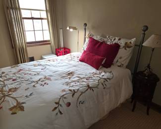 Full size bed