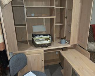 Fold-away desk
