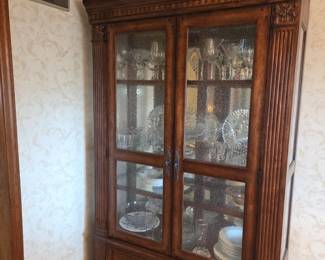Nice display cabinet w/drawer