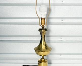 91 VintageHollywoodRegencyStyleBrassLamp
