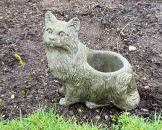55 OutdoorConcreteCatPlanter