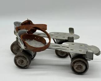 113 VintageMetalRollerSkates