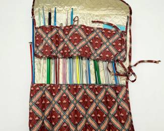 59 EllenOriginalsQuiltedFabricRollUpStoragewCrochetHooks