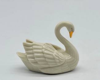 30 LenoxPorcelainSwanFigurine