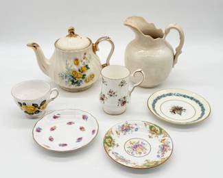 164 MixofVintageCeramicTeaPotCreamerTeaCupsSaucers